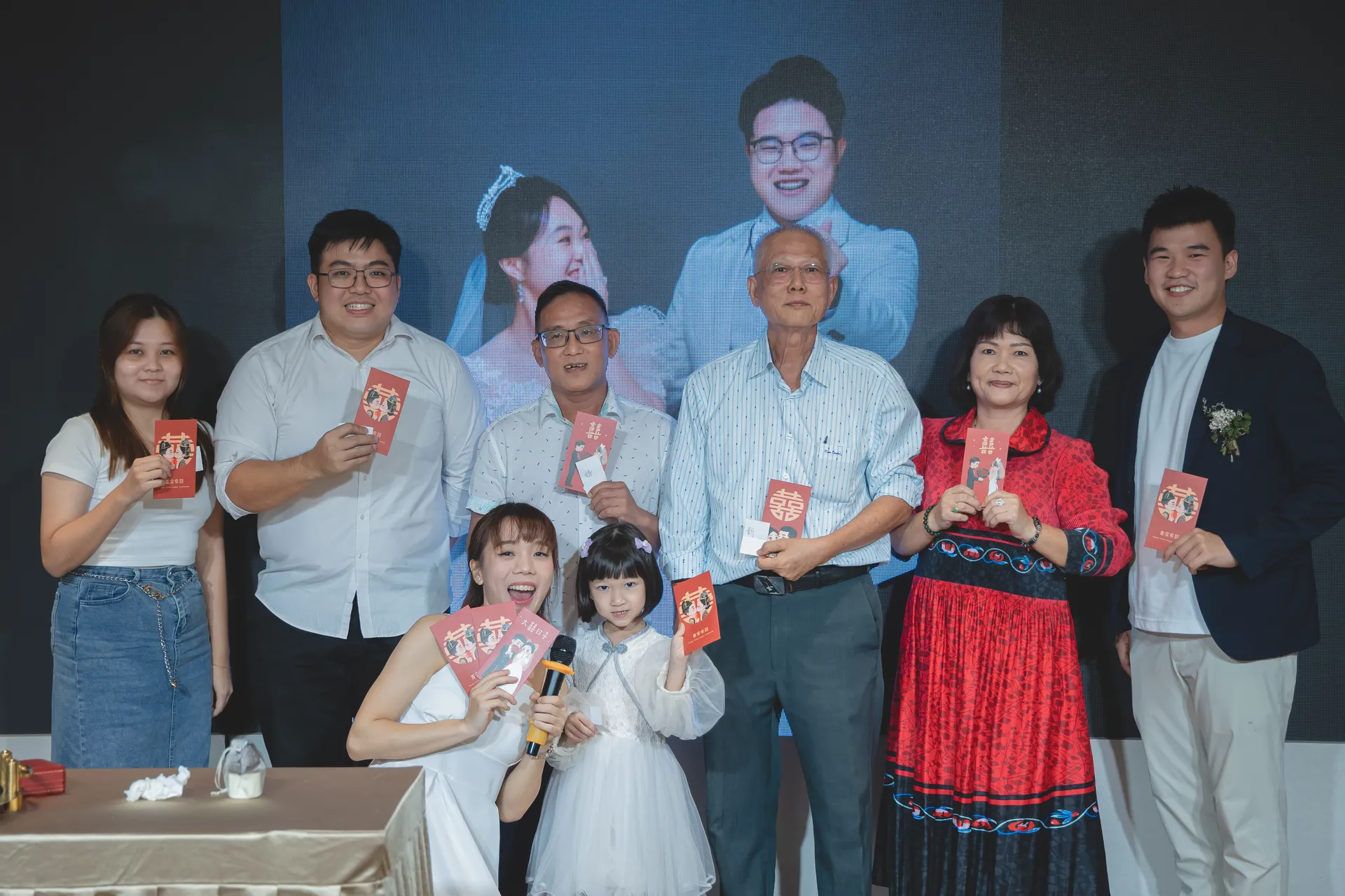 Emcee Purple & Winners posing with their angpows
